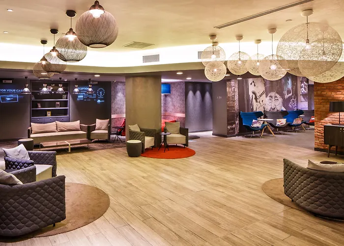 Top Hotels Near Queen Street London