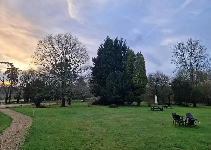 Top Hotels Near Farnham Station