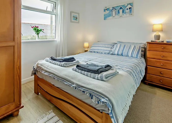 Top Mullion Cove Hotels for a Coastal Escape